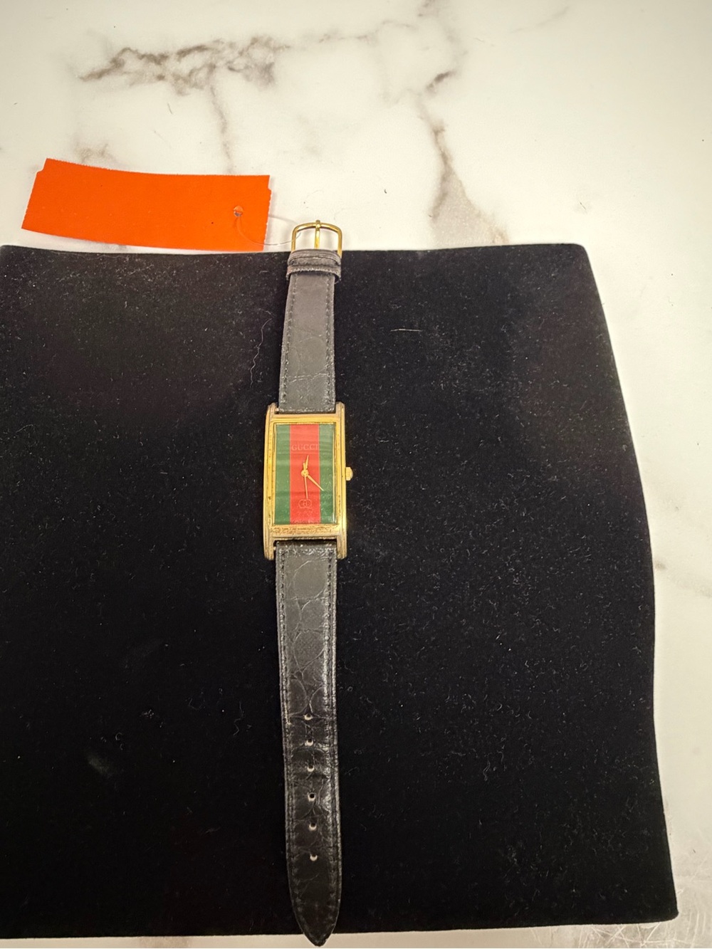 Gucci leather strap watch OS